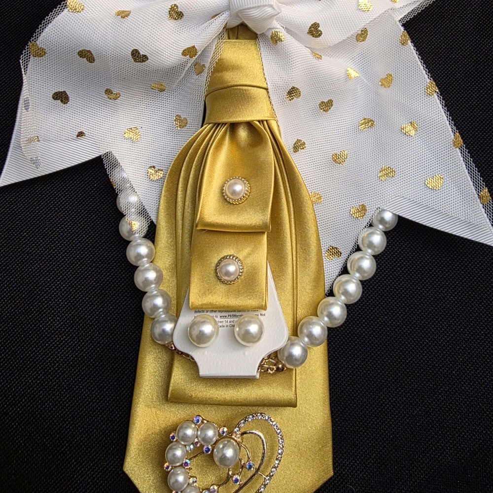 Elegant Gold and Pearl Necktie Necklace